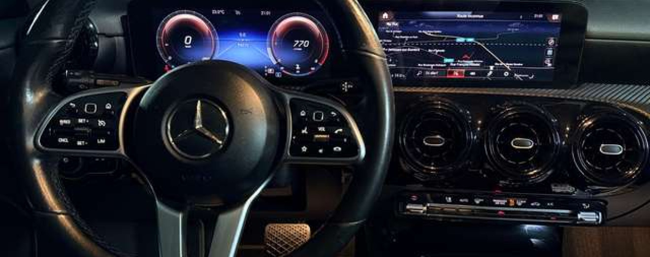 Mercedes-Benz A 180 A 180 d Automatique CarPlay Caméra LED PDC