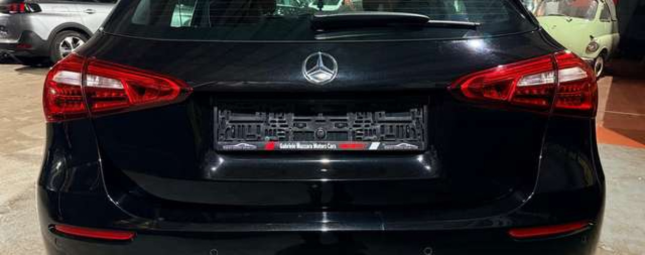 Mercedes-Benz A 180 A 180 d Automatique CarPlay Caméra LED PDC