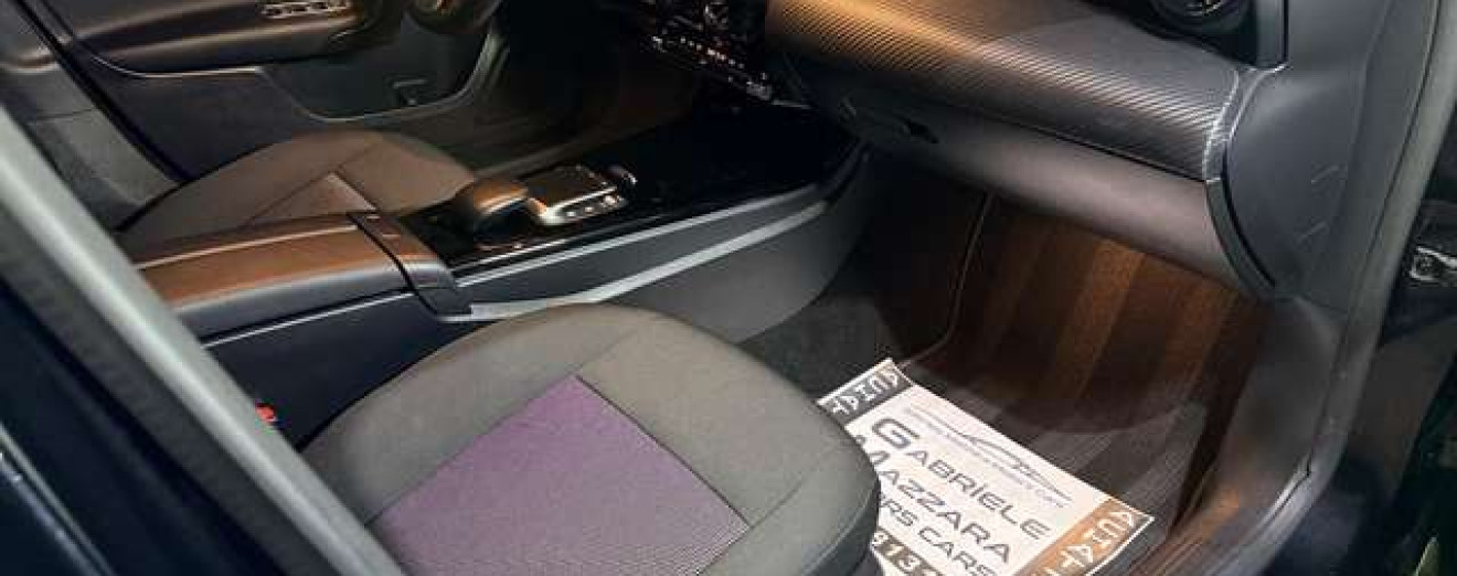 Mercedes-Benz A 180 A 180 d Automatique CarPlay Caméra LED PDC