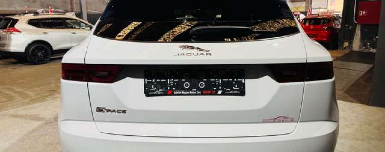 Jaguar E-Pace 2.0 T AWD R-Dynamic / Cuir / Navi / Garantie 12 M