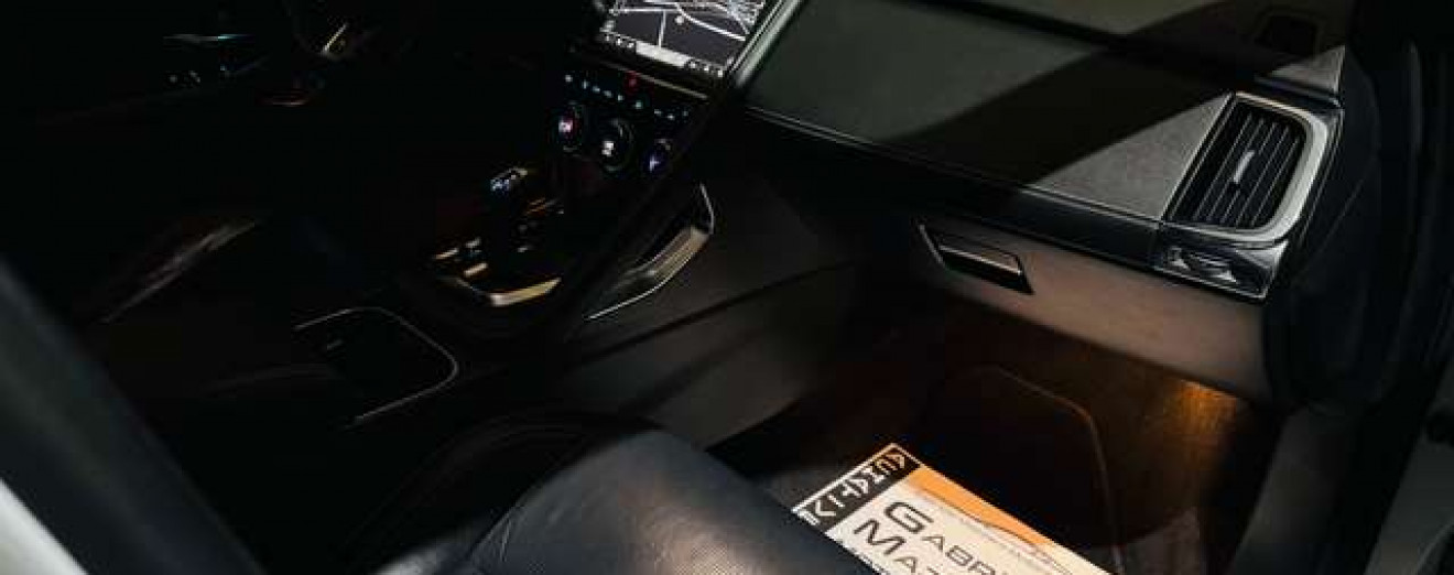 Jaguar E-Pace 2.0 T AWD R-Dynamic / Cuir / Navi / Garantie 12 M