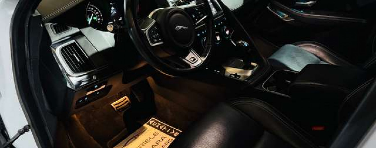 Jaguar E-Pace 2.0 T AWD R-Dynamic / Cuir / Navi / Garantie 12 M