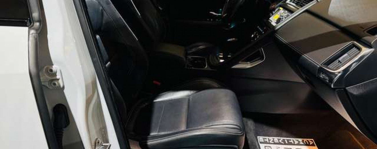 Jaguar E-Pace 2.0 T AWD R-Dynamic / Cuir / Navi / Garantie 12 M