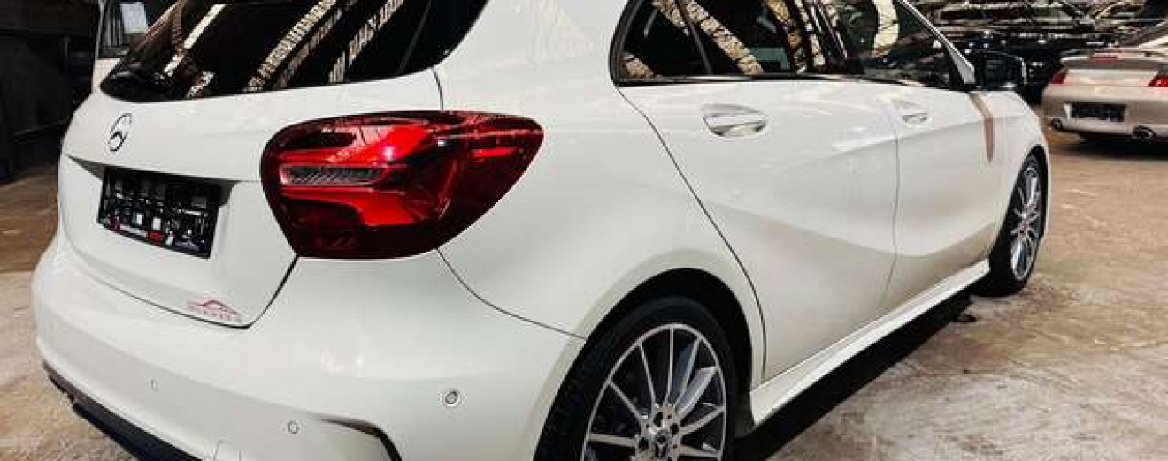 Mercedes-Benz A 200 A200D Pack AMG Automatique Caméra Toit Panoramique PDC Clim Cuir LED