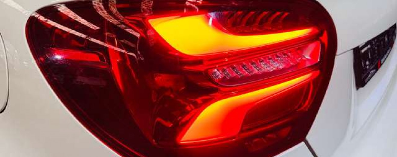 Mercedes-Benz A 200 A200D Pack AMG Automatique Caméra Toit Panoramique PDC Clim Cuir LED