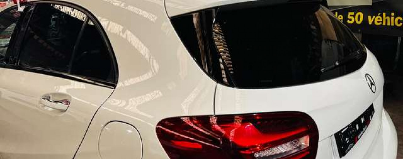Mercedes-Benz A 200 A200D Pack AMG Automatique Caméra Toit Panoramique PDC Clim Cuir LED