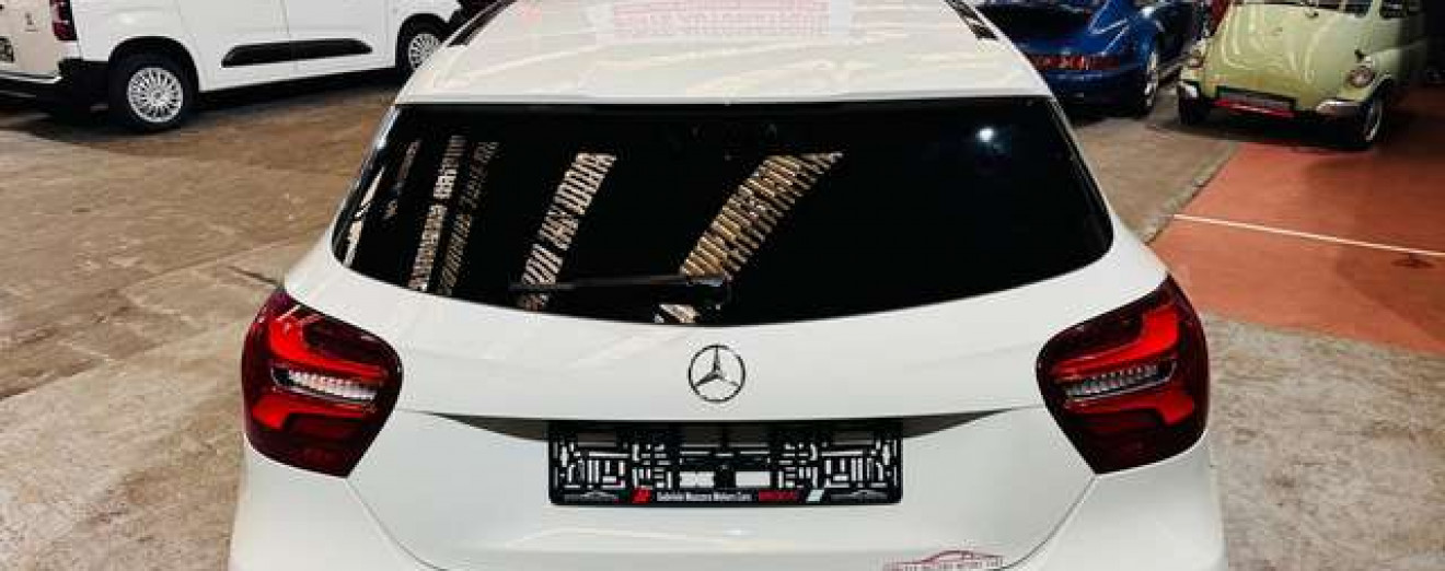 Mercedes-Benz A 200 A200D Pack AMG Automatique Caméra Toit Panoramique PDC Clim Cuir LED