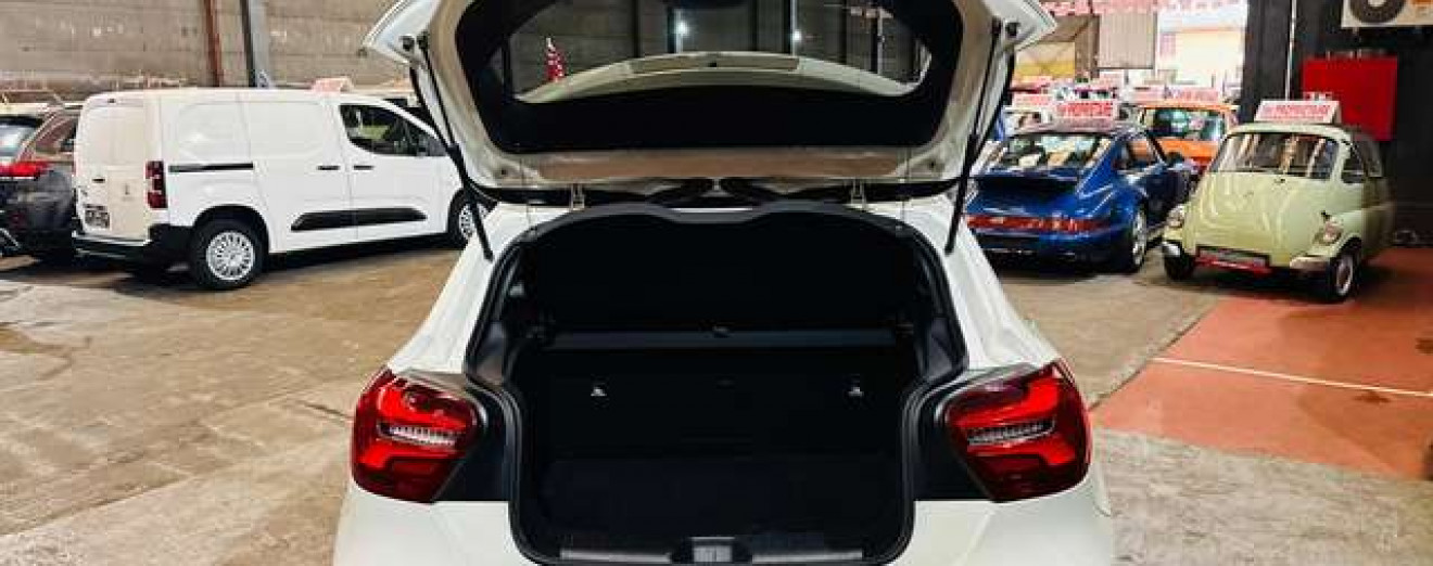 Mercedes-Benz A 200 A200D Pack AMG Automatique Caméra Toit Panoramique PDC Clim Cuir LED