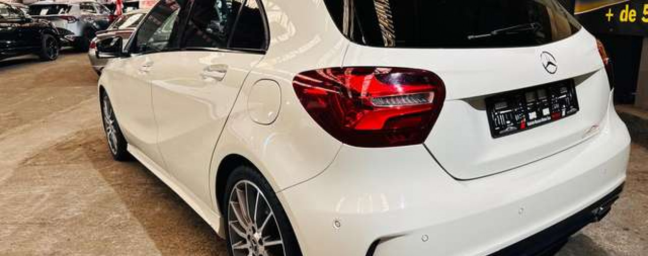 Mercedes-Benz A 200 A200D Pack AMG Automatique Caméra Toit Panoramique PDC Clim Cuir LED