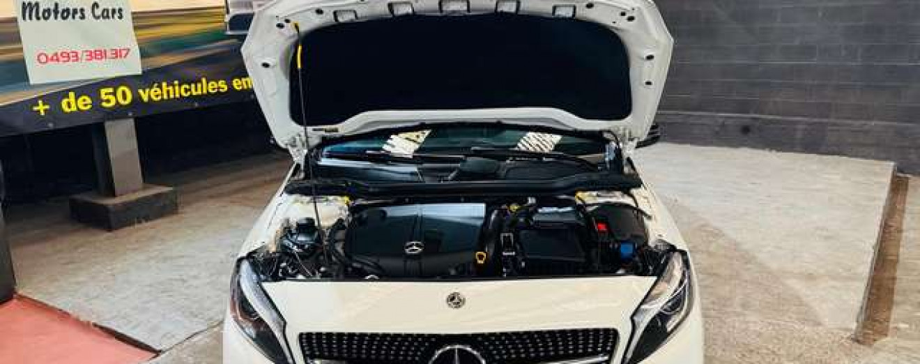 Mercedes-Benz A 200 A200D Pack AMG Automatique Caméra Toit Panoramique PDC Clim Cuir LED