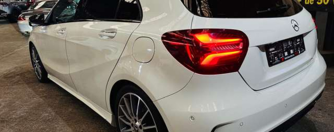 Mercedes-Benz A 200 A200D Pack AMG Automatique Caméra Toit Panoramique PDC Clim Cuir LED