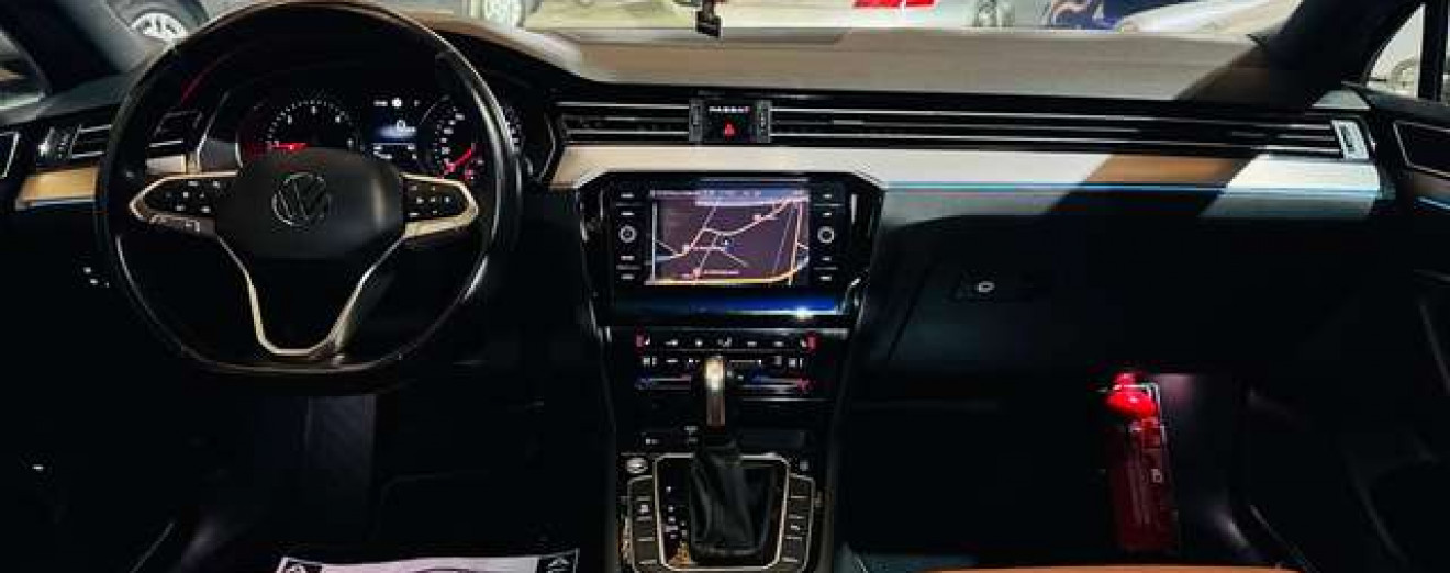 Volkswagen Passat Variant Passat SW 2.0 TDi DSG Cuir Pano Airco CarPlay Full