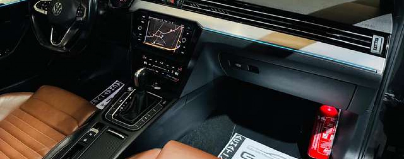 Volkswagen Passat Variant Passat SW 2.0 TDi DSG Cuir Pano Airco CarPlay Full