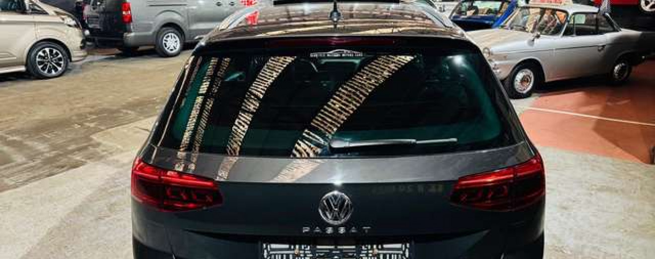 Volkswagen Passat Variant Passat SW 2.0 TDi DSG Cuir Pano Airco CarPlay Full