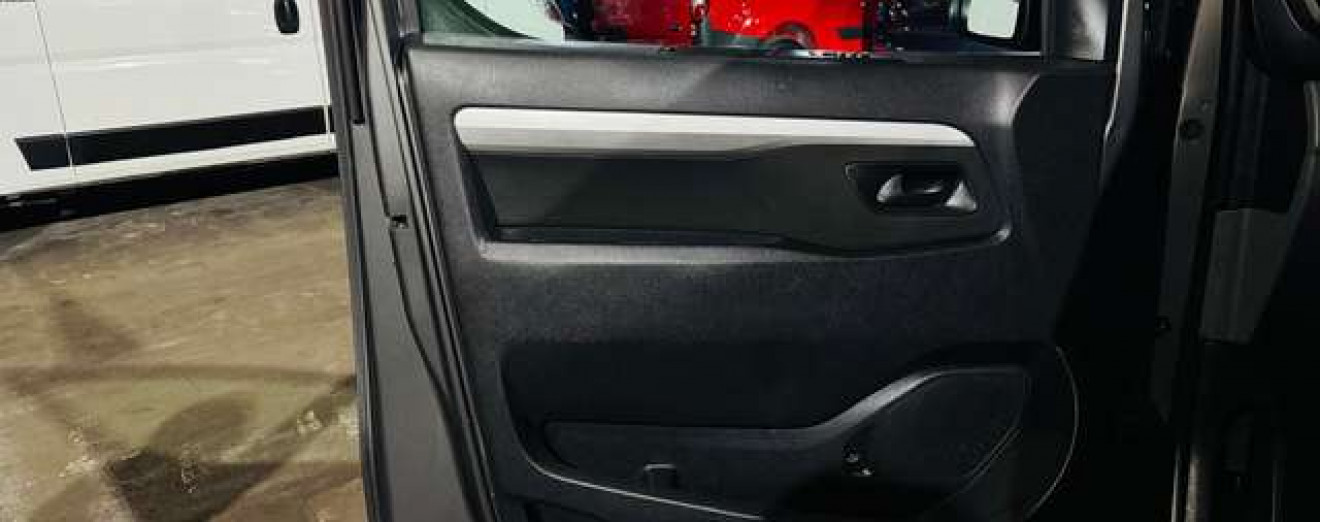 Opel Vivaro 2.0CDTI 6Places Utilitaire CarPlay Att Rem LED