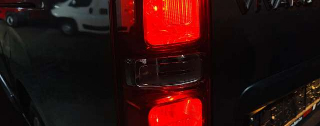 Opel Vivaro 2.0CDTI 6Places Utilitaire CarPlay Att Rem LED