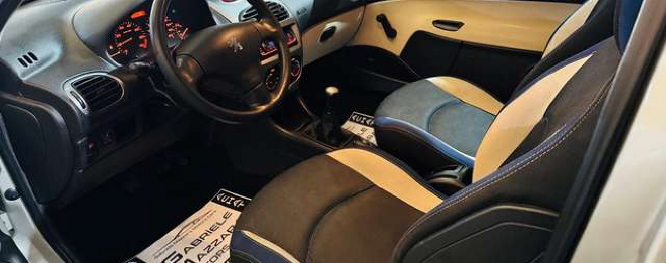 Peugeot 206 1.1i Carnet Complet