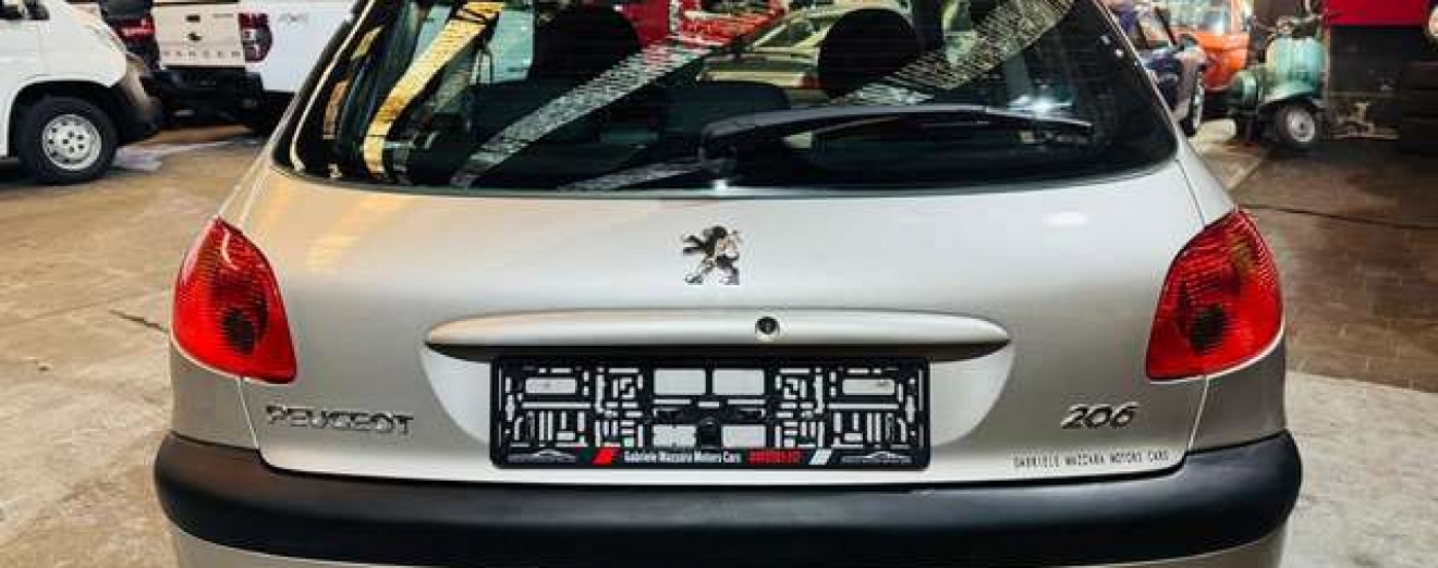 Peugeot 206 1.1i Carnet Complet