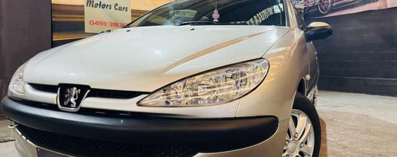 Peugeot 206 1.1i Carnet Complet
