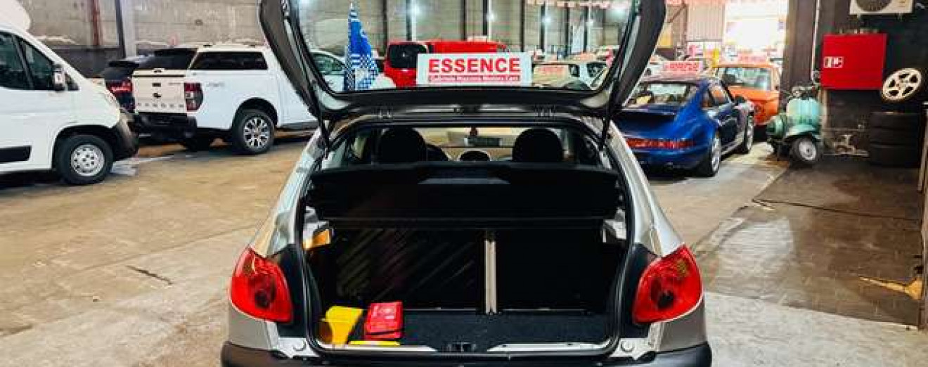 Peugeot 206 1.1i Carnet Complet