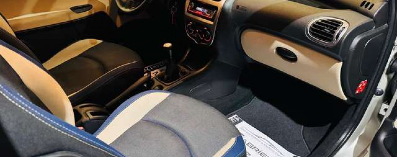 Peugeot 206 1.1i Carnet Complet